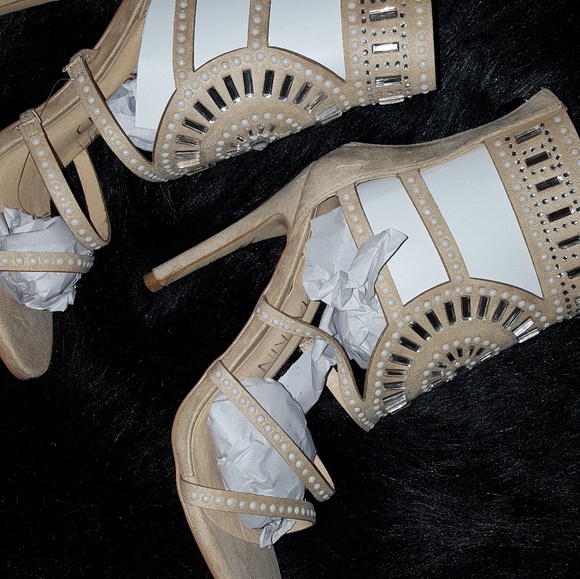 BEIGE CRYSTAL EMBELLISHED HIGH HEELS - Picture 6 of 6
